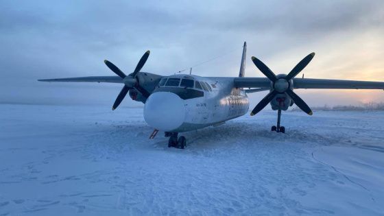 Росавиация: в Якутии Ан-24 с тридцатью пассажирами сел на реку