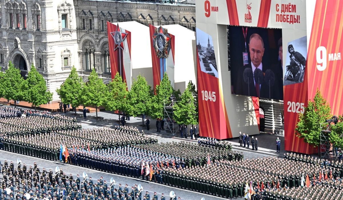 Путин поздравил россиян с Днем Победы