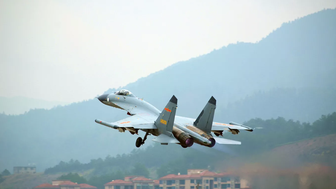 МО Тайваня: Зафиксировано приближение к острову 45 воздушных судов и 9 кораблей Китая