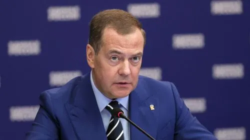 Медведев назвал Украину «разлагающимся трупом»