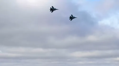 Истребители Су-35С сопроводили бомбардировщик ВВС США над Тихим океаном