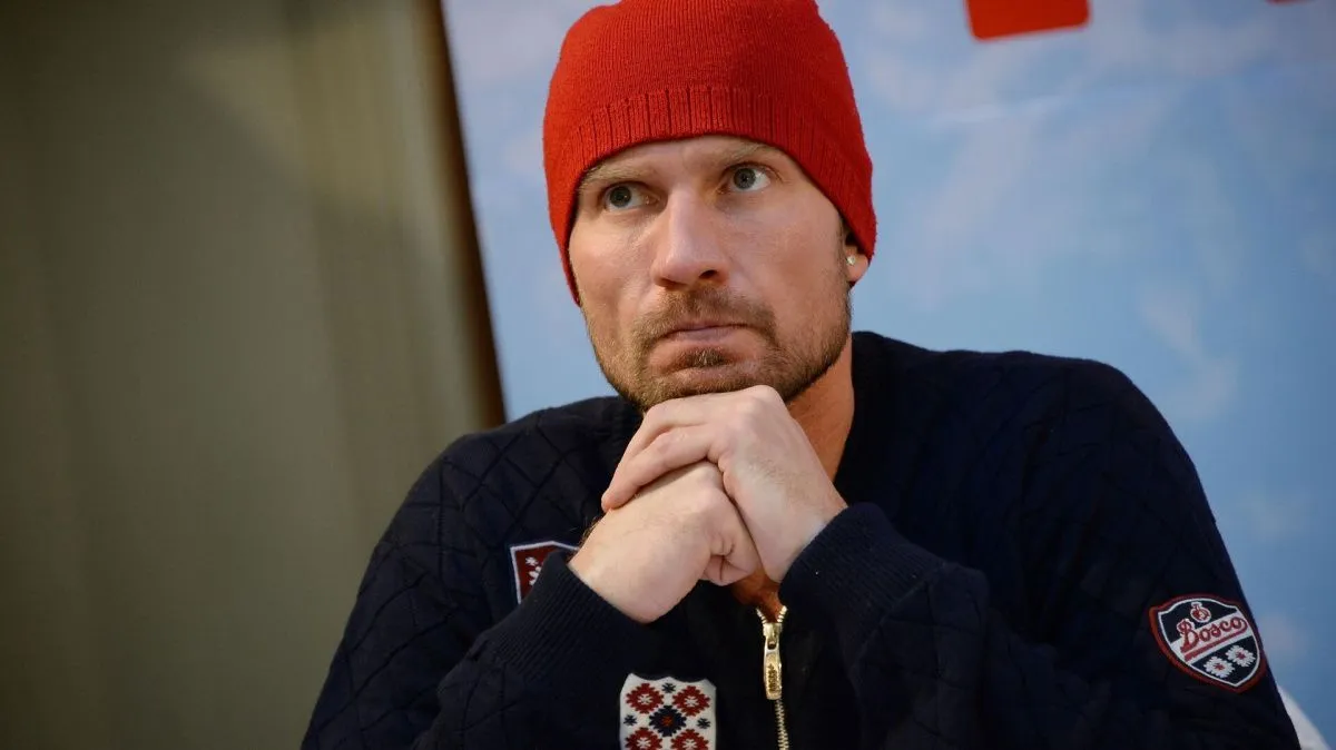 «Смотрела со слезами на глазах»: Костомаров впервые вышел на лёд после ампутаций