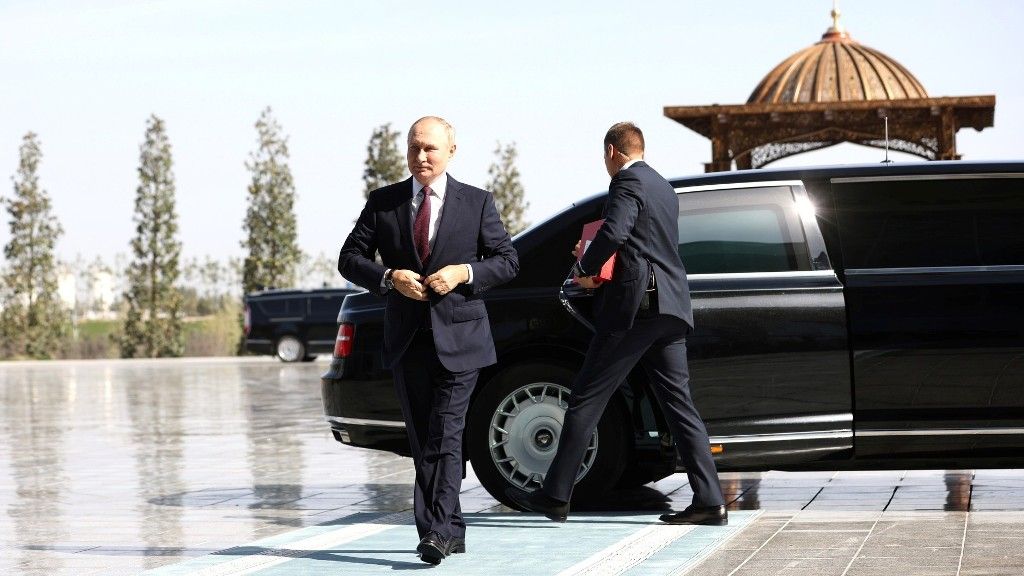 Путин прилетел на саммит ШОС и обратился к Лукашенко