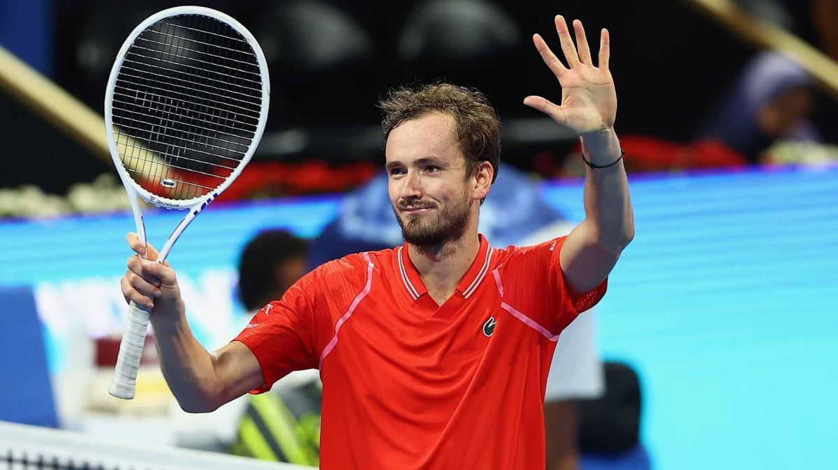 Теннисист Медведев поделился самочувствием после задержки в Дубае