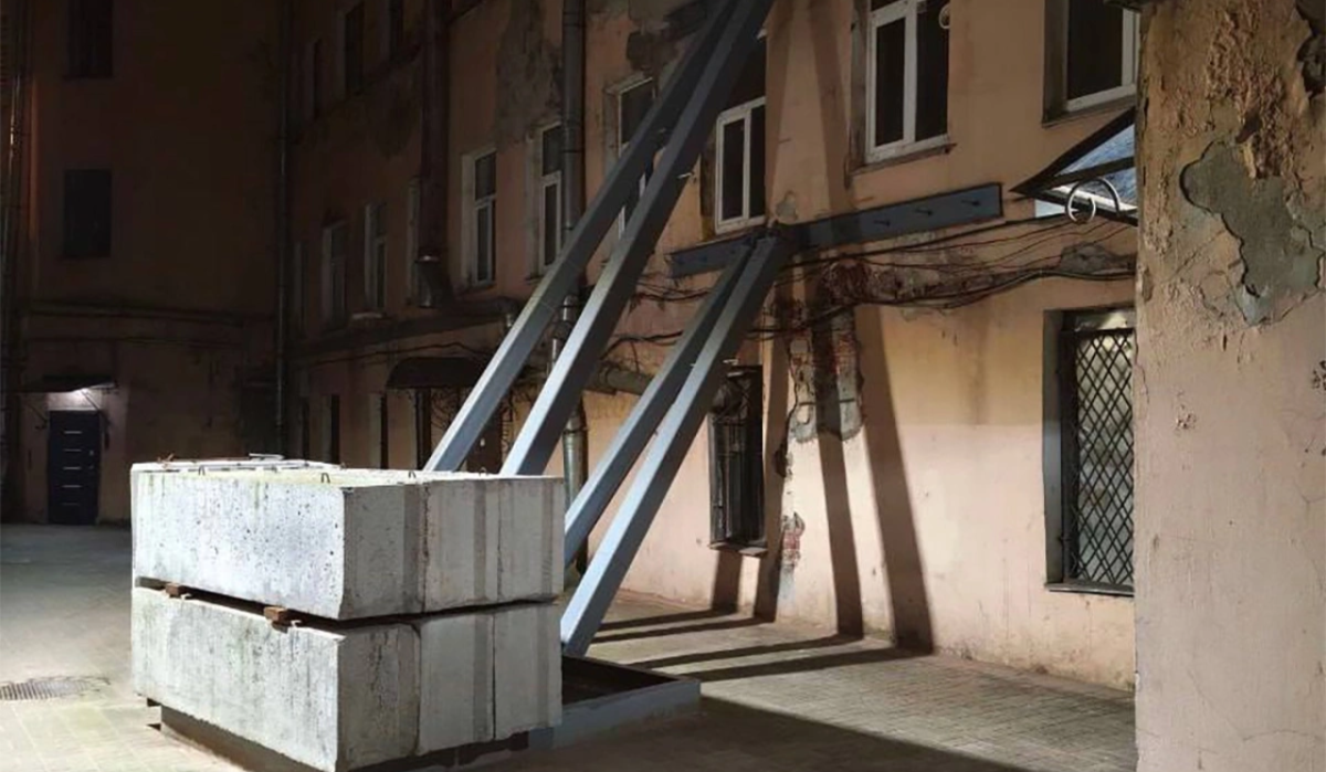 Необычная конструкция предотвращает обрушение дома XIX века в Петербурге