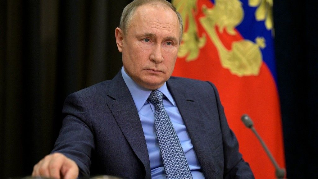 Путин отреагировал на стрельбу в школе в Казани