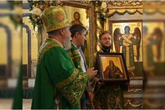 Губернатор Пермского края передал икону в Свято-Троицкий кафедральный собор