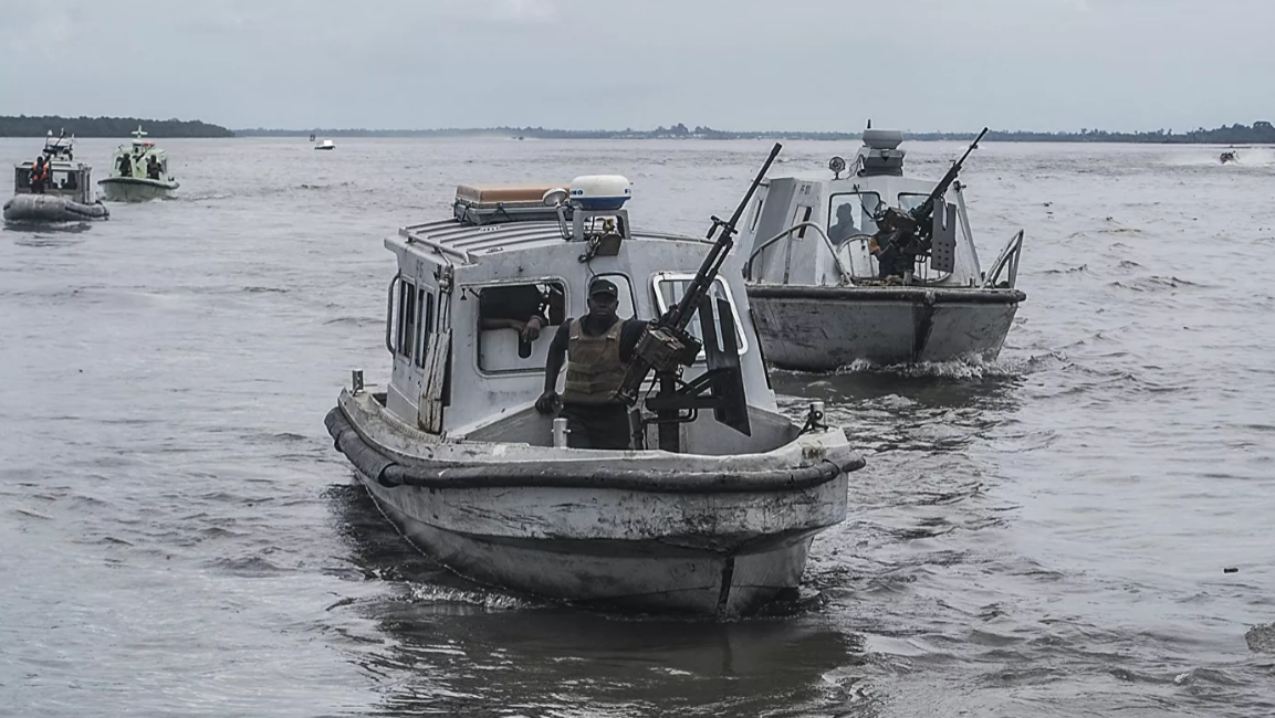 В Нигерии более ста человек пропали без вести после крушения судна