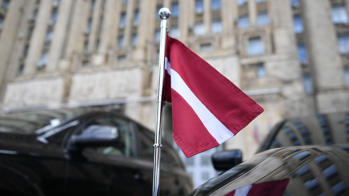 Латвия начала требовать от россиян осудить действия Москвы