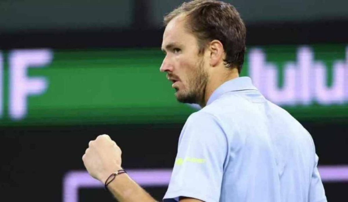 Медведев пробился в полуфинал "Мастерса" в Индиан-Уэллсе