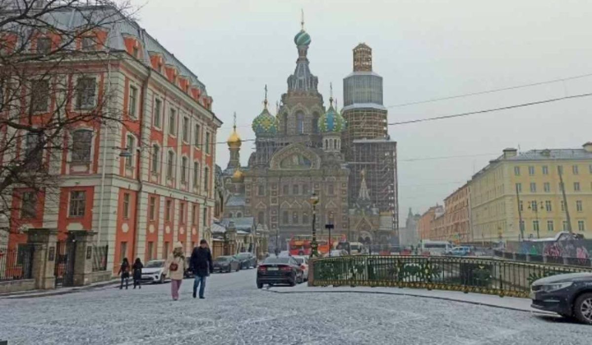Первый снег накрыл Петербург