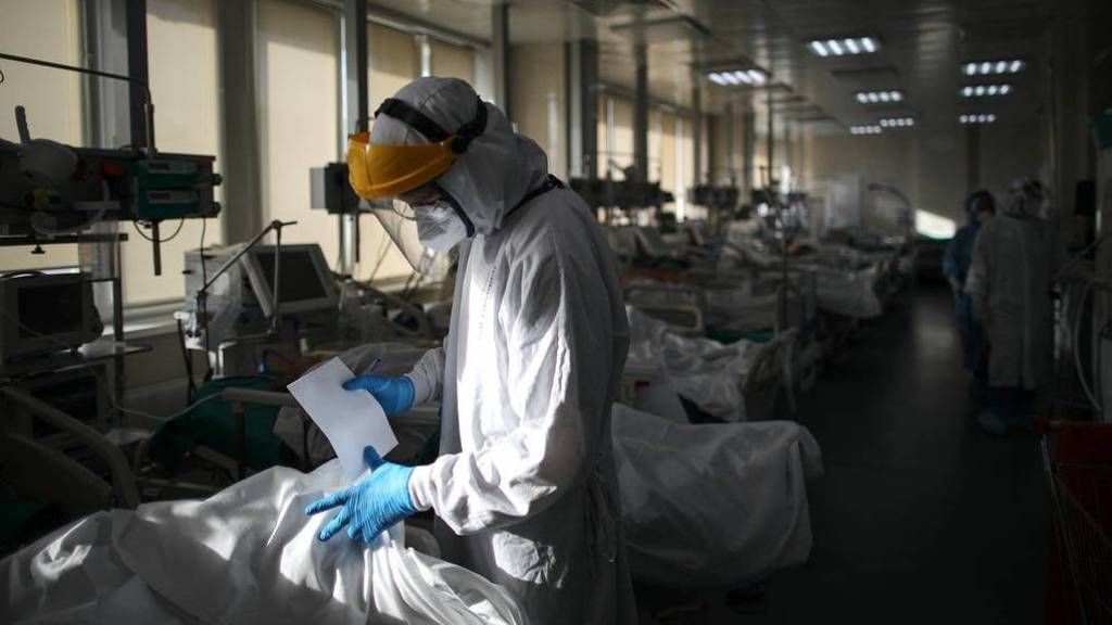 В России за сутки от коронавируса умер 1251 человек