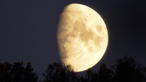 Роскосмос показал снимок начала лунного затмения