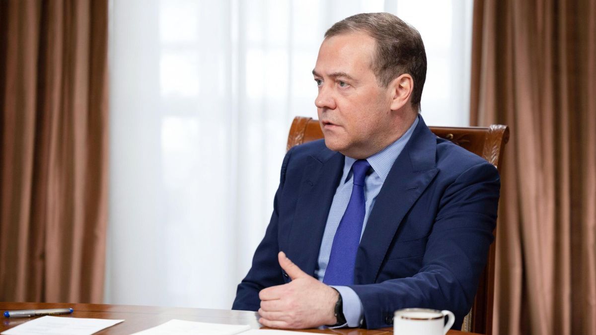 Медведев высказался о запрете покупать продукты у недружественных стран