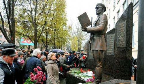 В Ростове открыли памятник курсантам и преподавателям РАУ