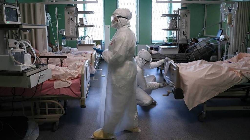 В России за сутки умерли 984 человека от коронавируса