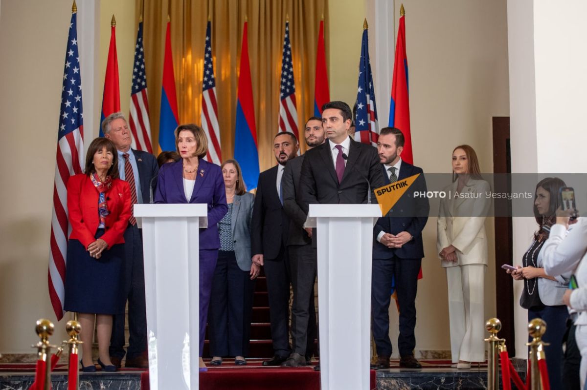 Пелоси: Америка будет содействовать в вопросе безопасности Армении