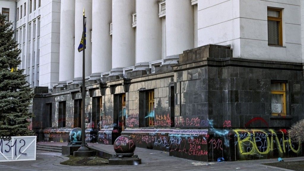 Названа сумма ущерба зданию офиса президента Украины