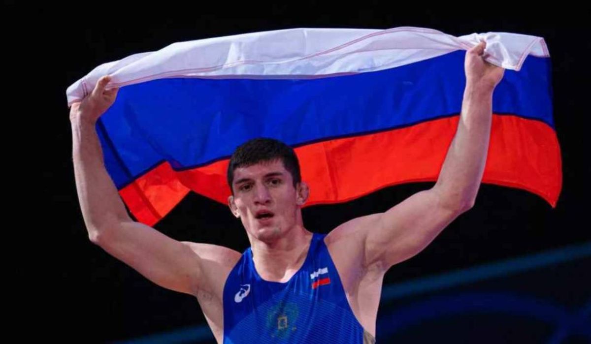 Российский борец стал чемпионом мира из-за дисквалификации соперника