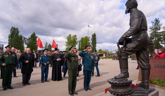 В Нижнем Новгороде торжественно отметили 80-летие учреждения Дня танкиста
