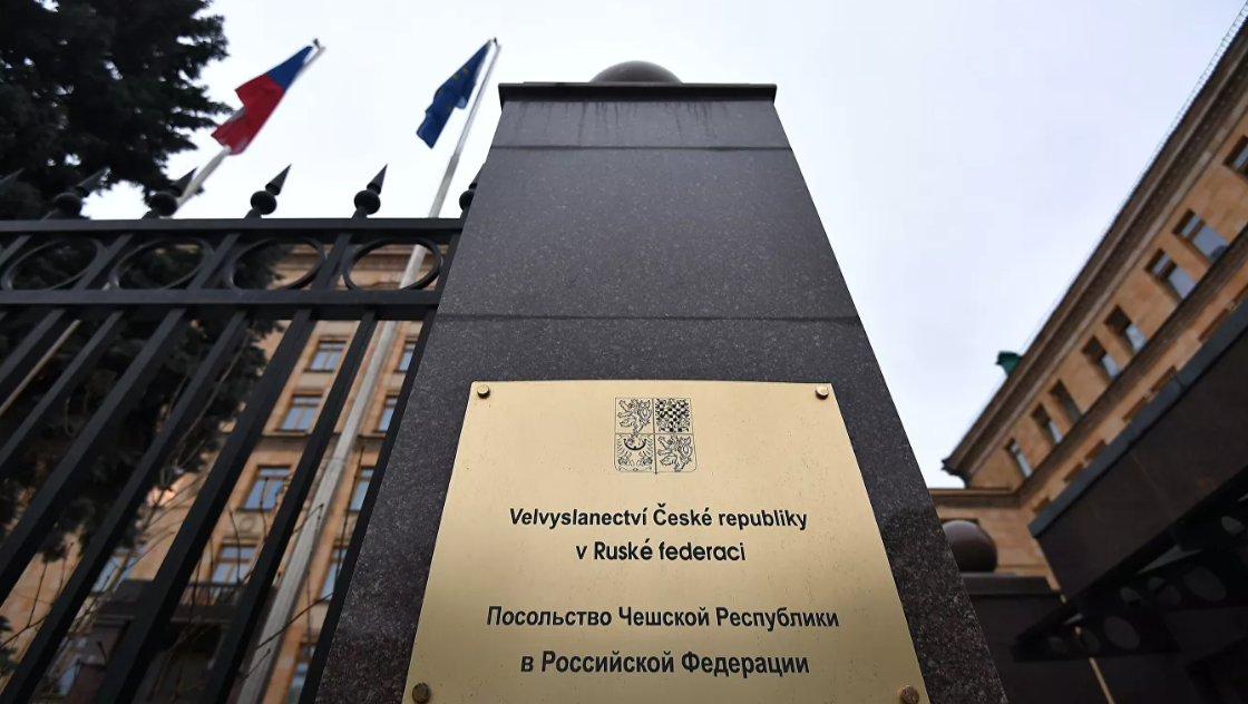 Почему Чехия высылает сразу 63 российских дипломата