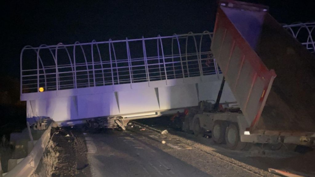 На трассе Пермь-Екатеринбург погибли люди при обрушении моста