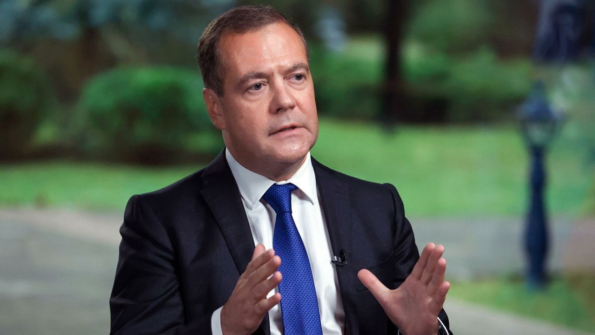 Медведев намекнул на сроки завершения военной операции на Украине