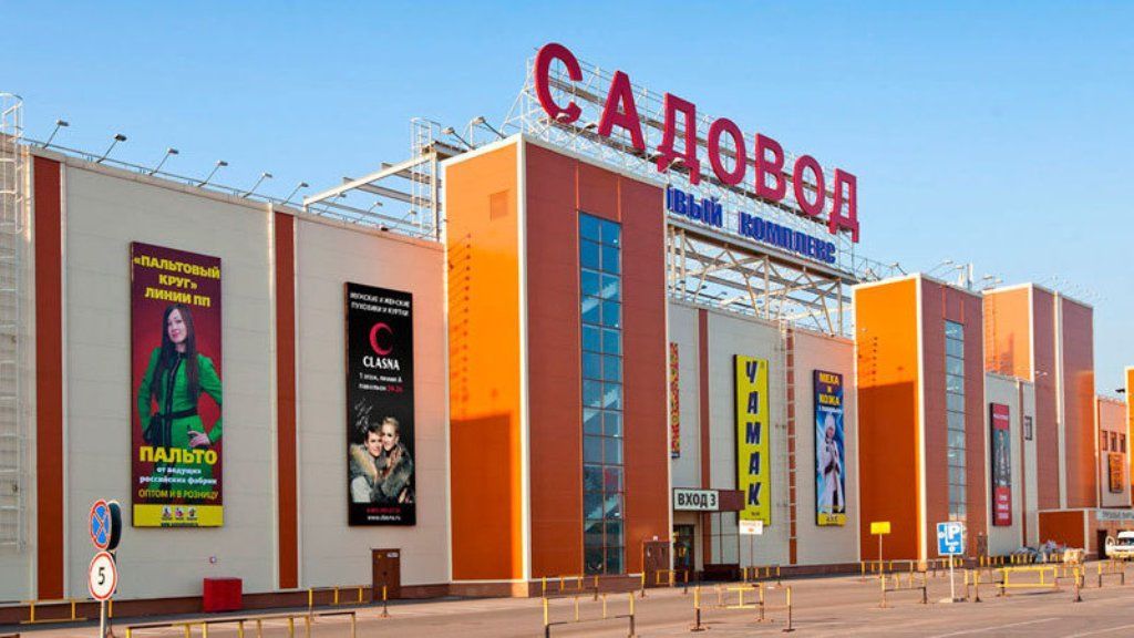 Московский рынок «Садовод» становится центром торговли дорогими подделками одежды в условиях санкций