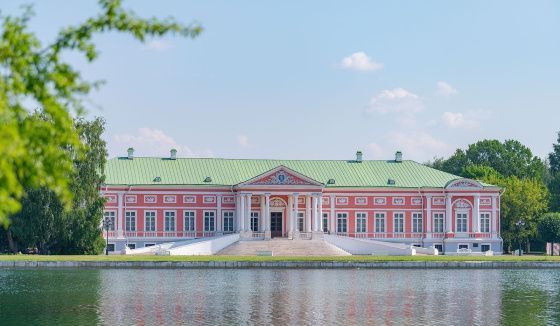 Звезды в роли гидов: 46 фильмов о парках Москвы в проекте «Мой район»