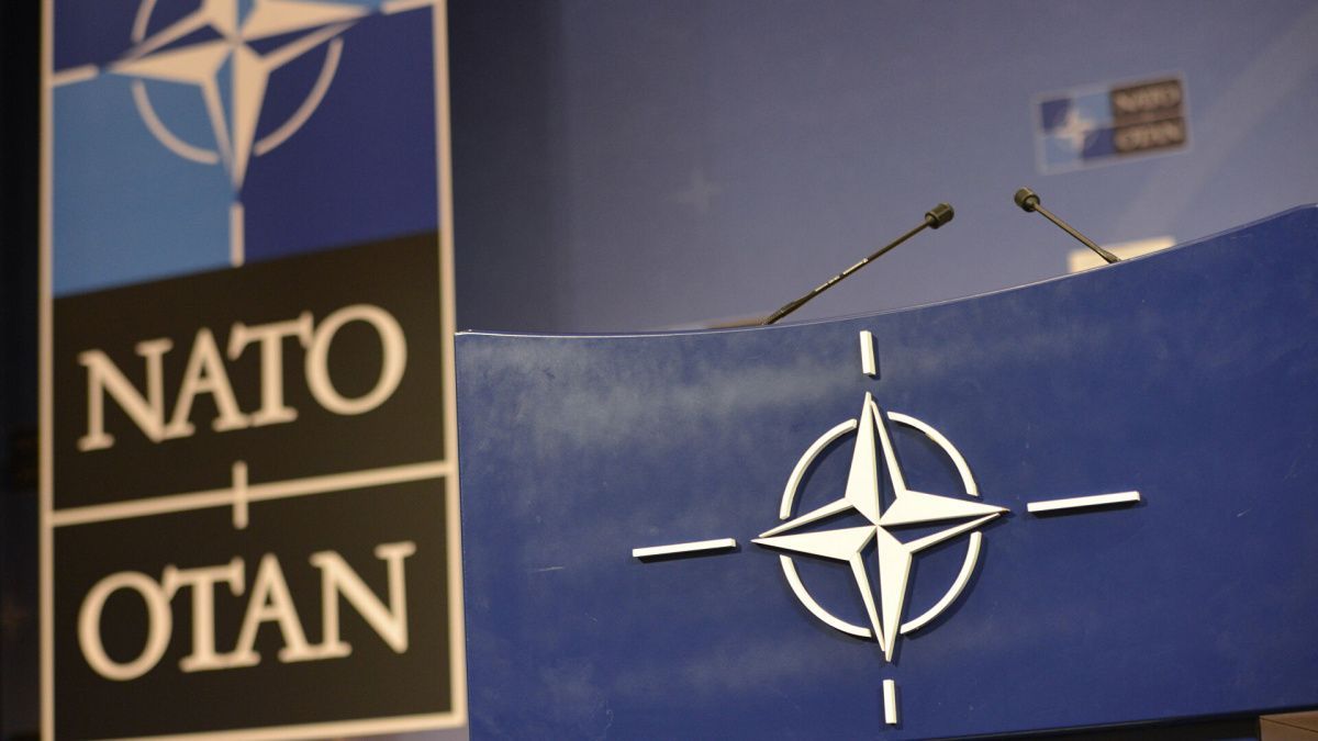 Медведев прокомментировал желание Финляндии и Швеции вступить в НАТО