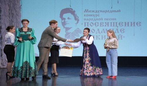 Солистка ансамбля «Донбасс» приняла участие в работе жюри международного вокального конкурса в Новосибирске