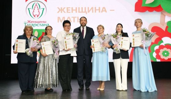 Алексей Песошин вручил награды победительницам конкурса "Женщина года"