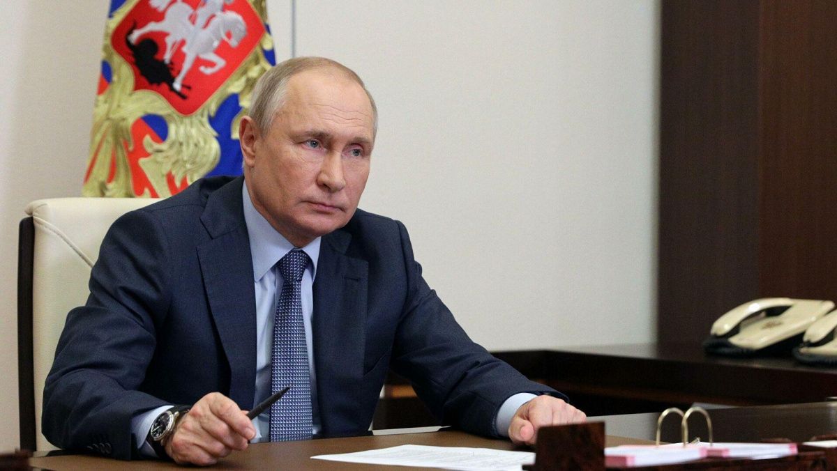 Путин поручил главе МЧС вылететь в Якутию для управления группировкой по борьбе с пожарами