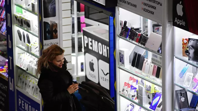 Половина россиян задумалась о приобретении iPhone из-за ограничений в App Store