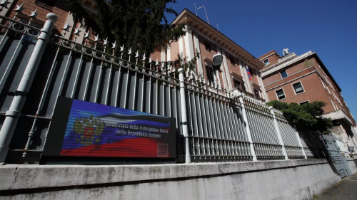 В посольстве в Италии рассказали о поступающих в адрес россиян угрозах
