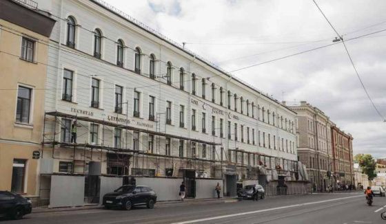 Уникальные элементы декора XIX века обнаружили при ремонте дома на Садовой