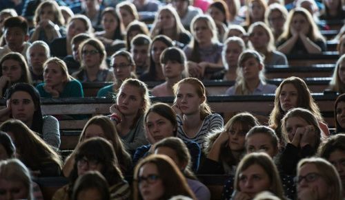 Получено более сотни обращений: российские студенты, обучающиеся за рубежом, просят перевести их в отечественные вузы
