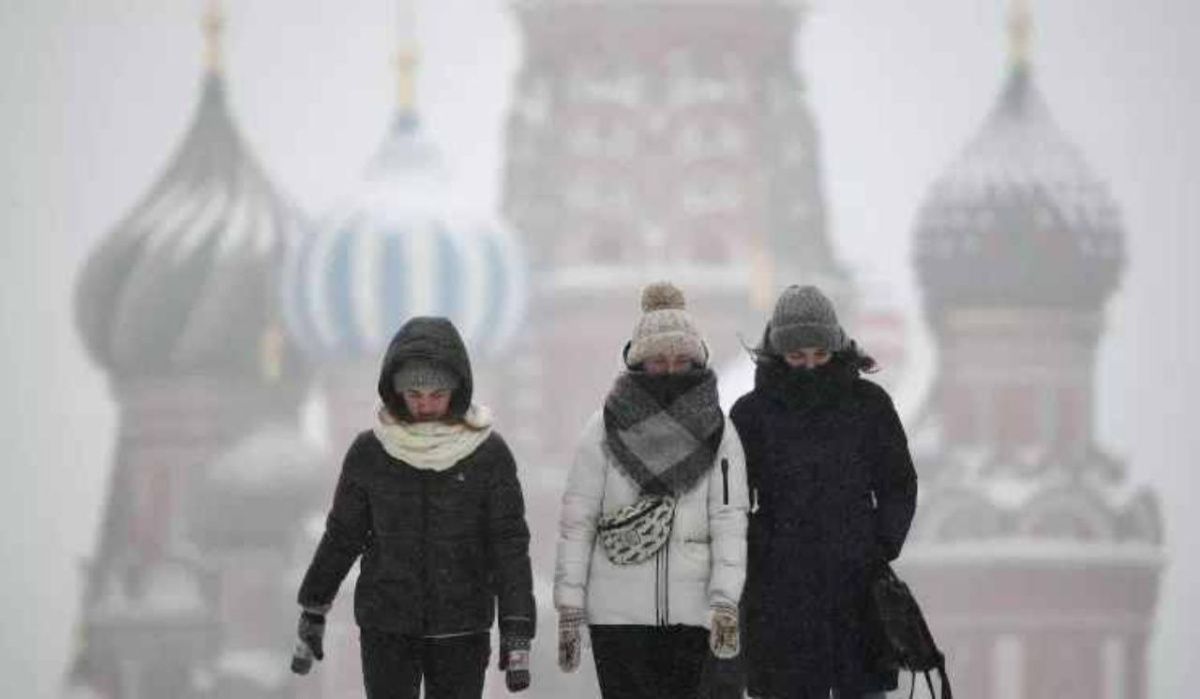 Невролог рассказала, почему шапка зимой не защищает от менингита