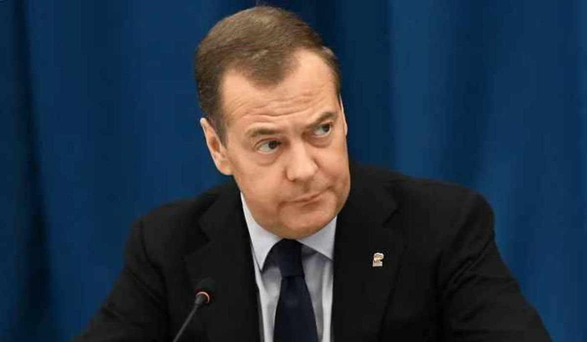 Медведев раскритиковал инициативу Эстонии о введении пошлин для поддержки Киева