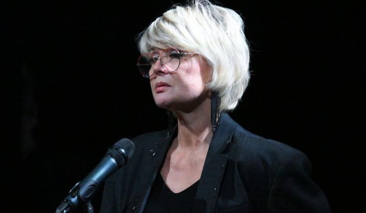 Юлия Меньшова поддержала требование снять Богомолова с поста в Школе-студии МХАТ