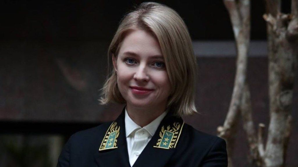 Наталья Поклонская показала, как выглядит в дипломатическом мундире