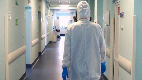 В России впервые за сутки умерли более 800 человек от коронавируса