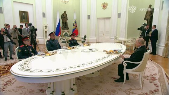 Путин встретился с российскими военными, вступившими в героический бой под Урожайным