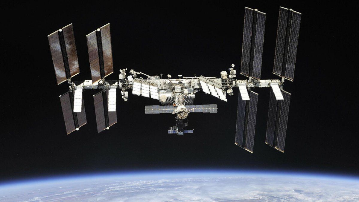Повреждение в российском модуле "Звезда" на МКС обклеят поролоном и плёнкой