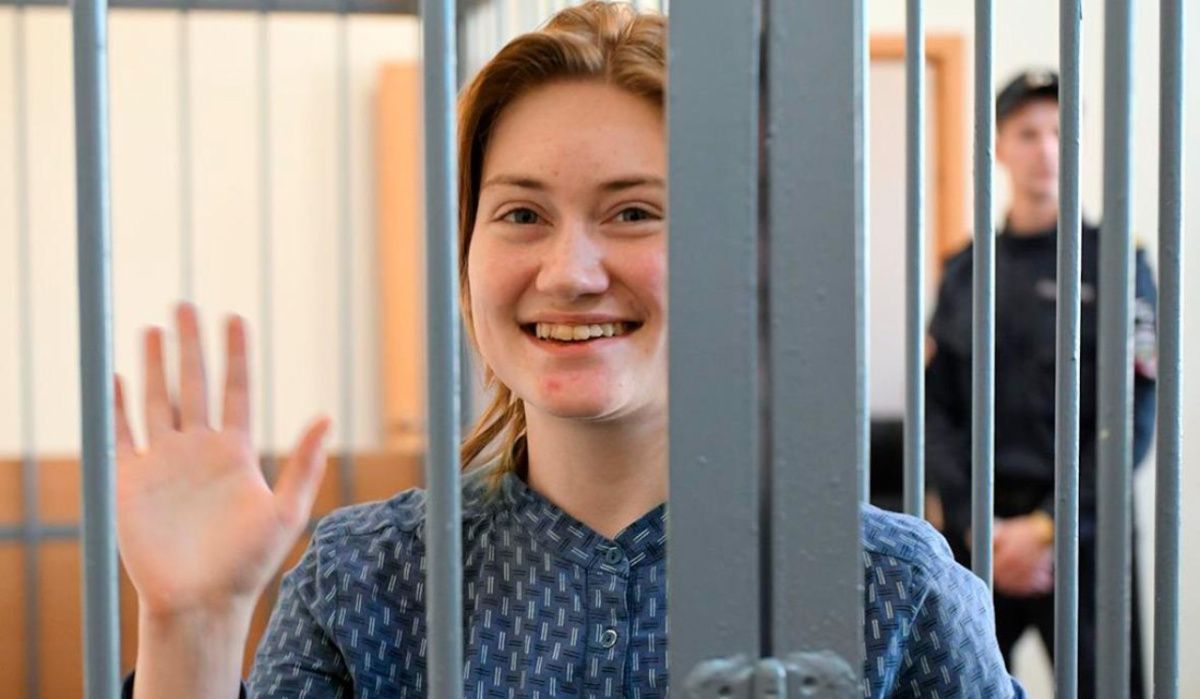 Суд в Петербурге приговорил девушку за дискредитацию в листовке и интервью