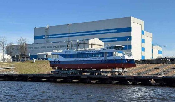 В Петербурге спущен на воду экскурсионный катамаран «Капонир»