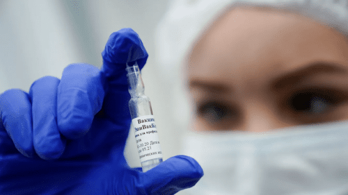 Песков рассказал о возможность производства российской вакцины в Украине