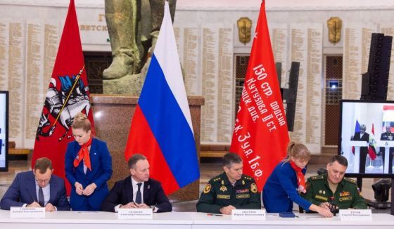 В Музее Победы погасили марки с портретами Героев России