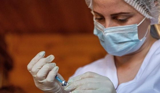 Новосибирск вводит ограничения из-за всплеска гриппа и COVID-19