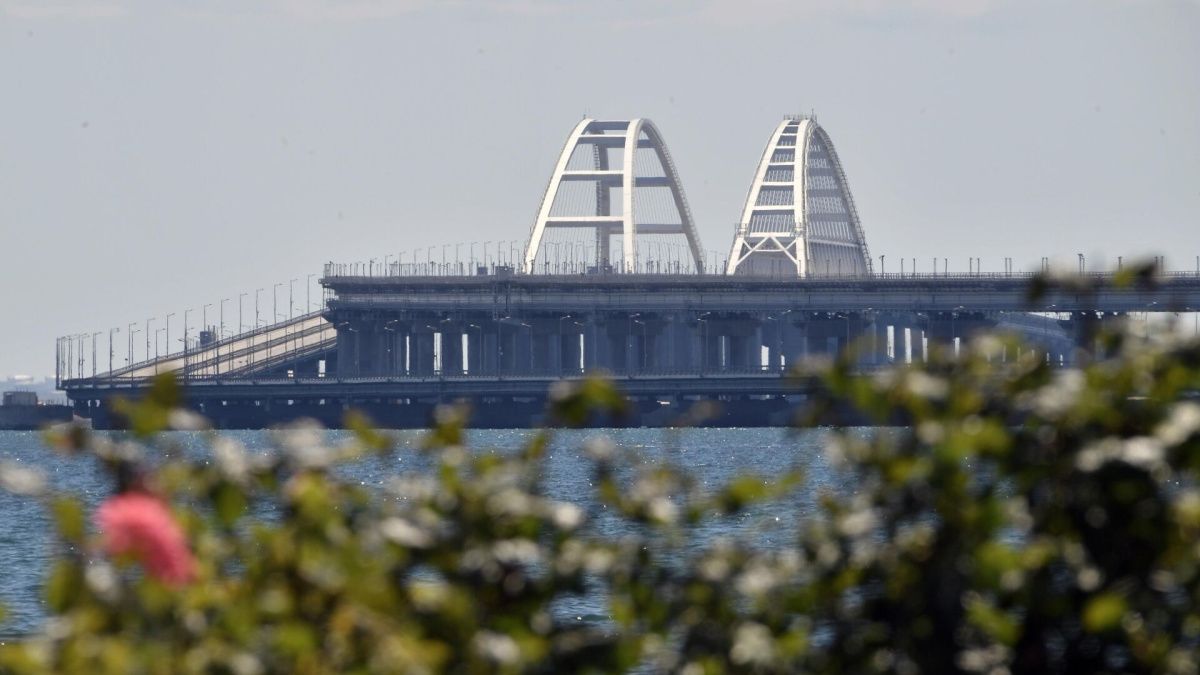 Минтранс: движение на Крымском мосту восстановлено и проходит без сбоев